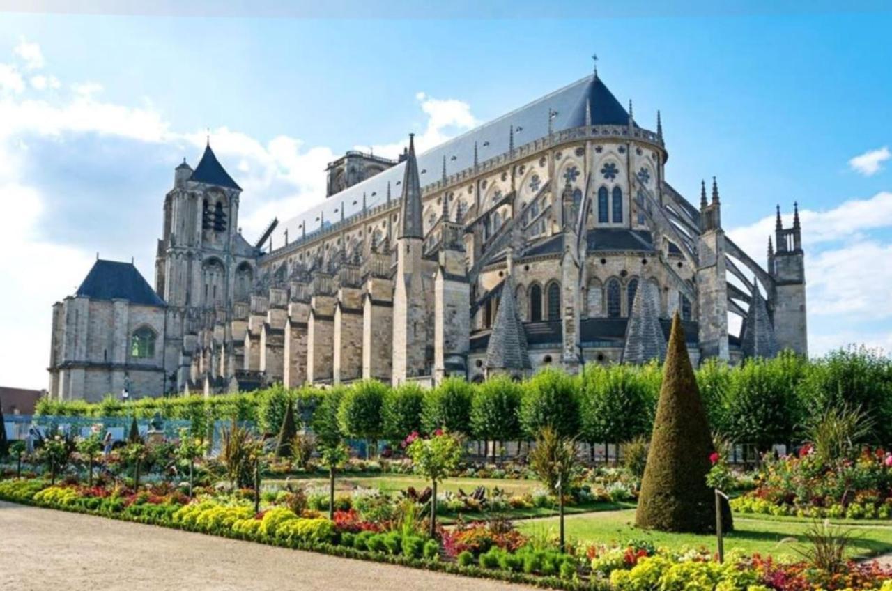 Апартаменты Calme Et Au Coeur Du Centre Historique Бурж Экстерьер фото